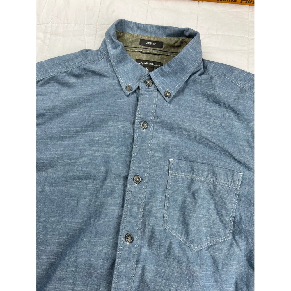 Eddie Bauer Classic Fit Button Down Shirt Men's Medium Blue Chambray Casual
